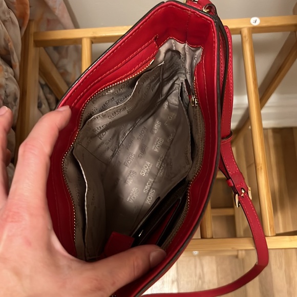 MK CROSSBODY BAG IN excellent condition - Picture 2 of 9